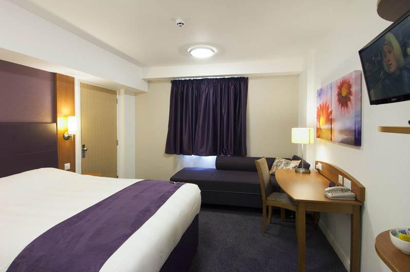 Premier Inn Watford - Croxley Green Екстер'єр фото