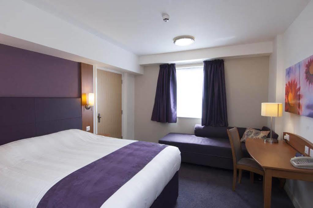 Premier Inn Watford - Croxley Green Екстер'єр фото